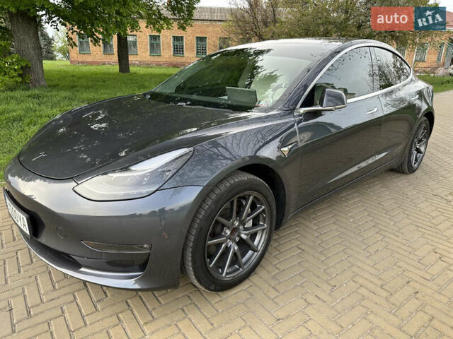Серый Тесла Модель 3, объемом двигателя 0 л и пробегом 69 тыс. км за 20300 $, фото 25 на Automoto.ua