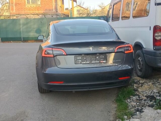 Серый Тесла Модель 3, объемом двигателя 0 л и пробегом 197 тыс. км за 15999 $, фото 4 на Automoto.ua