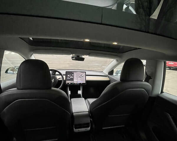 Серый Тесла Модель 3, объемом двигателя 0 л и пробегом 153 тыс. км за 20799 $, фото 7 на Automoto.ua