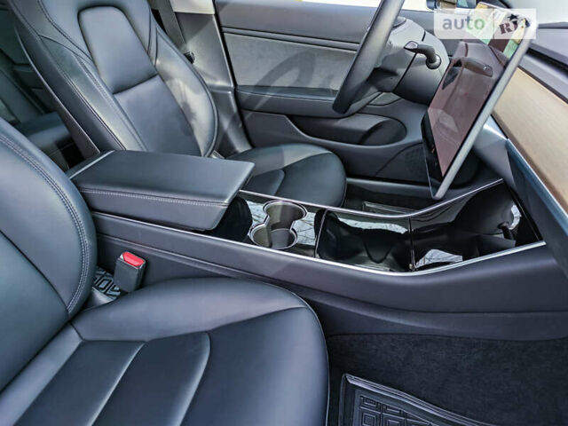 Серый Тесла Модель 3, объемом двигателя 0 л и пробегом 75 тыс. км за 22500 $, фото 38 на Automoto.ua