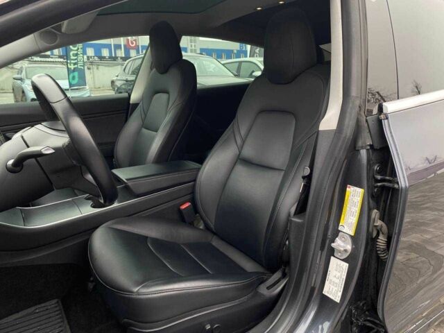 Серый Тесла Модель 3, объемом двигателя 0 л и пробегом 158 тыс. км за 20490 $, фото 10 на Automoto.ua