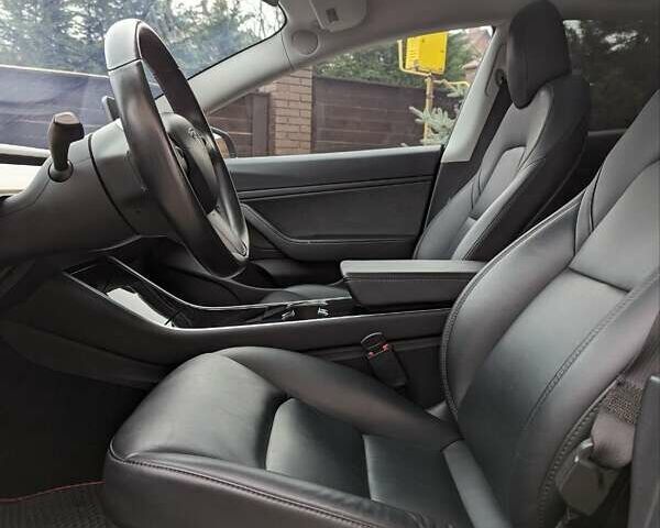 Серый Тесла Модель 3, объемом двигателя 0 л и пробегом 68 тыс. км за 23500 $, фото 14 на Automoto.ua