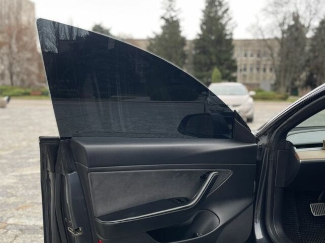 Серый Тесла Модель 3, объемом двигателя 0 л и пробегом 119 тыс. км за 18500 $, фото 7 на Automoto.ua