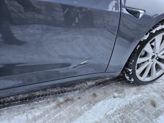 Серый Тесла Модель 3, объемом двигателя 0 л и пробегом 108 тыс. км за 15000 $, фото 19 на Automoto.ua