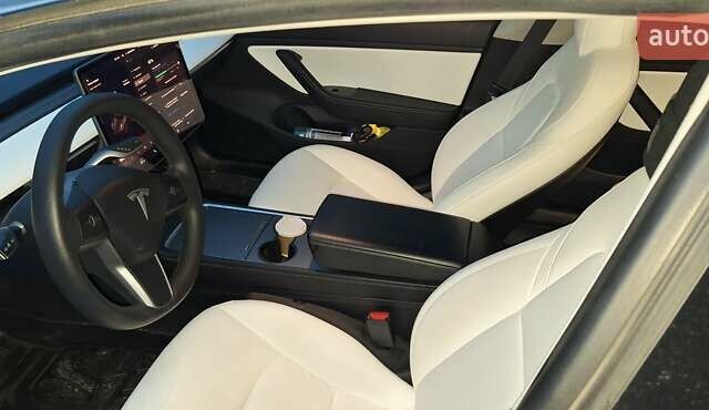 Сірий Тесла Модель 3, об'ємом двигуна 0 л та пробігом 49 тис. км за 21000 $, фото 4 на Automoto.ua