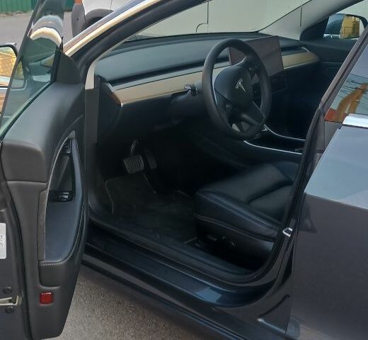 Серый Тесла Модель 3, объемом двигателя 0 л и пробегом 197 тыс. км за 15999 $, фото 6 на Automoto.ua