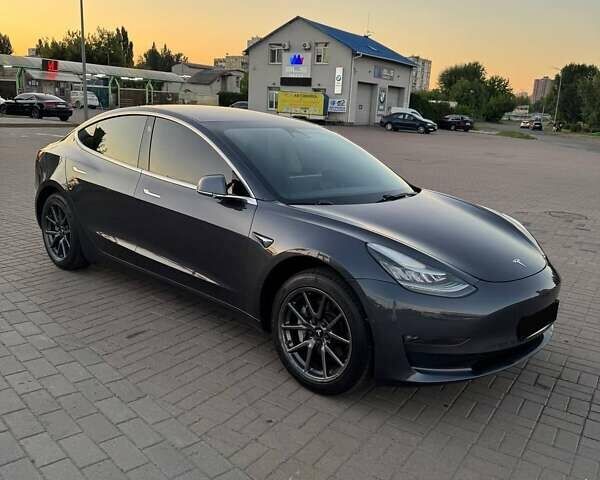 Серый Тесла Модель 3, объемом двигателя 0 л и пробегом 120 тыс. км за 15700 $, фото 6 на Automoto.ua