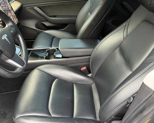 Серый Тесла Модель 3, объемом двигателя 0 л и пробегом 63 тыс. км за 20500 $, фото 18 на Automoto.ua