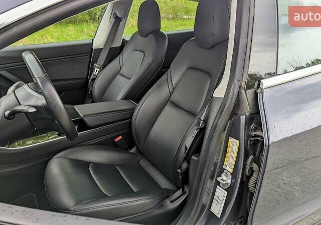 Серый Тесла Модель 3, объемом двигателя 0 л и пробегом 124 тыс. км за 20600 $, фото 9 на Automoto.ua