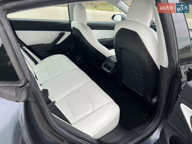 Сірий Тесла Модель 3, об'ємом двигуна 0 л та пробігом 110 тис. км за 20000 $, фото 12 на Automoto.ua