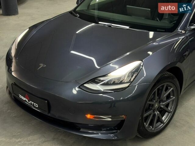 Серый Тесла Модель 3, объемом двигателя 0 л и пробегом 56 тыс. км за 16900 $, фото 7 на Automoto.ua