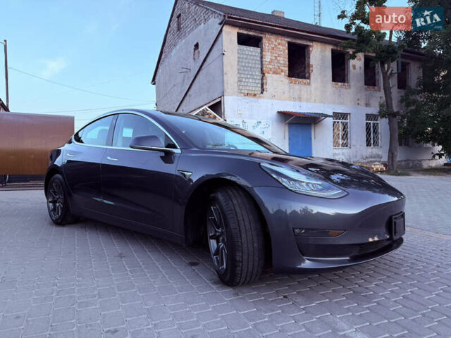 Серый Тесла Модель 3, объемом двигателя 0 л и пробегом 28 тыс. км за 19300 $, фото 3 на Automoto.ua