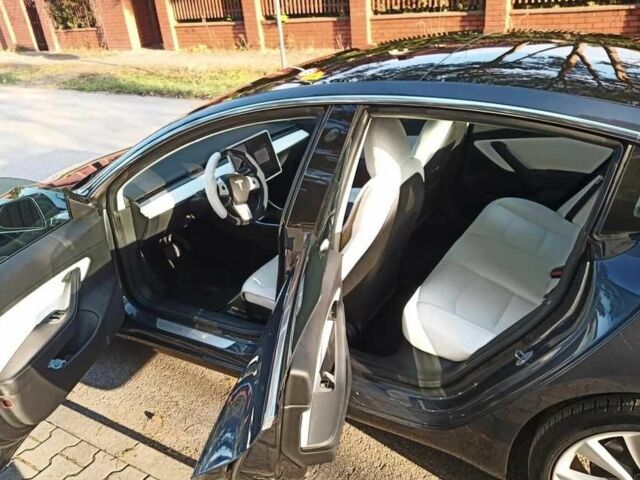 Тесла Модель 3 2019 у Києві на Automoto.ua Сірий Тесла Модель 3, об'ємом двигуна 0 л та пробігом 69 тис. км за 12850 $, фото 6 на Automoto.ua