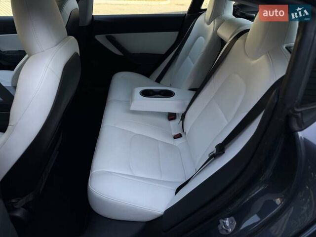 Серый Тесла Модель 3, объемом двигателя 0 л и пробегом 87 тыс. км за 21900 $, фото 30 на Automoto.ua