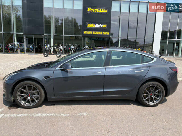 Серый Тесла Модель 3, объемом двигателя 0 л и пробегом 82 тыс. км за 15800 $, фото 3 на Automoto.ua