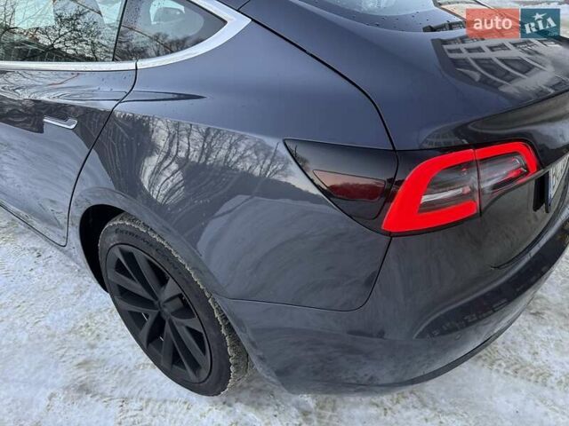 Серый Тесла Модель 3, объемом двигателя 0 л и пробегом 99 тыс. км за 17700 $, фото 25 на Automoto.ua