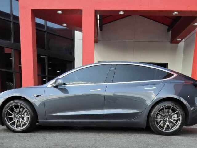 Серый Тесла Модель 3, объемом двигателя 0 л и пробегом 35 тыс. км за 10500 $, фото 2 на Automoto.ua