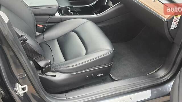 Сірий Тесла Модель 3, об'ємом двигуна 0 л та пробігом 108 тис. км за 18800 $, фото 28 на Automoto.ua