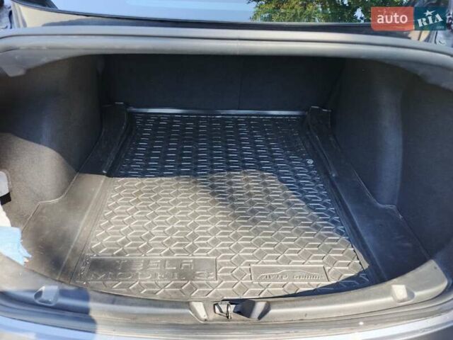 Серый Тесла Модель 3, объемом двигателя 0 л и пробегом 199 тыс. км за 16500 $, фото 6 на Automoto.ua