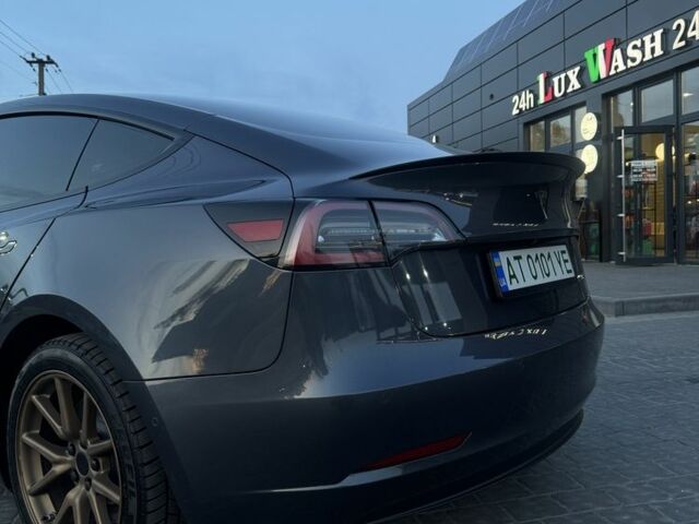 Серый Тесла Модель 3, объемом двигателя 0 л и пробегом 93 тыс. км за 20900 $, фото 4 на Automoto.ua