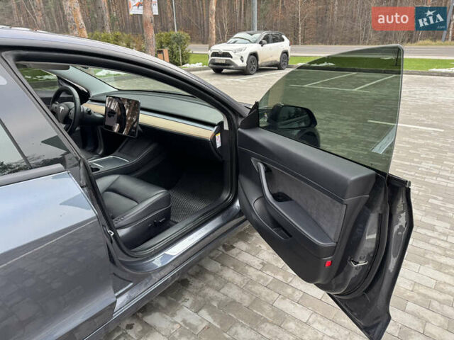 Серый Тесла Модель 3, объемом двигателя 0 л и пробегом 62 тыс. км за 17500 $, фото 19 на Automoto.ua