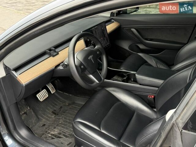 Серый Тесла Модель 3, объемом двигателя 0 л и пробегом 63 тыс. км за 21500 $, фото 20 на Automoto.ua