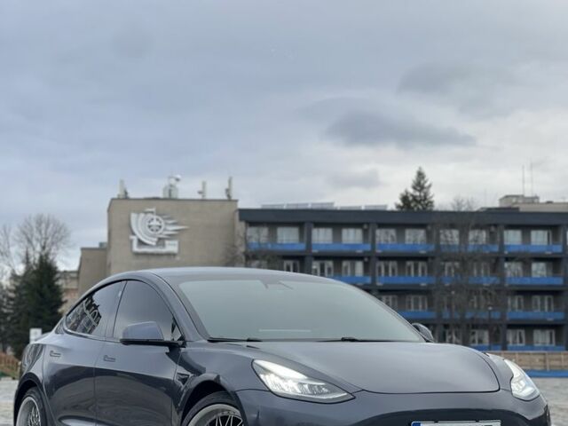 Серый Тесла Модель 3, объемом двигателя 0 л и пробегом 119 тыс. км за 18500 $, фото 2 на Automoto.ua