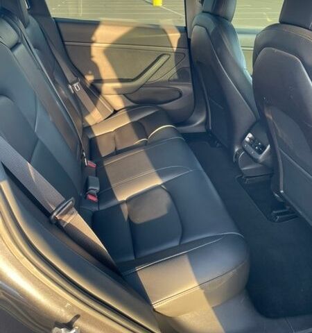 Сірий Тесла Модель 3, об'ємом двигуна 0 л та пробігом 119 тис. км за 17700 $, фото 4 на Automoto.ua