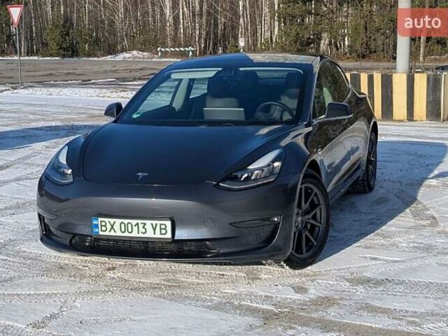 Серый Тесла Модель 3, объемом двигателя 0 л и пробегом 118 тыс. км за 16799 $, фото 2 на Automoto.ua