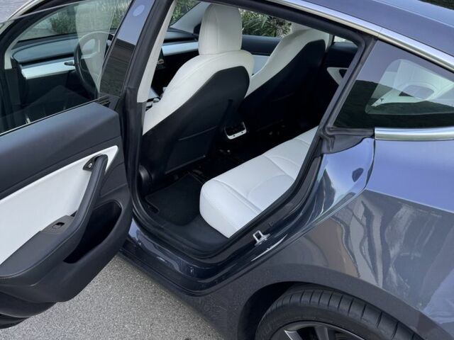 Сірий Тесла Модель 3, об'ємом двигуна 0 л та пробігом 126 тис. км за 21000 $, фото 10 на Automoto.ua