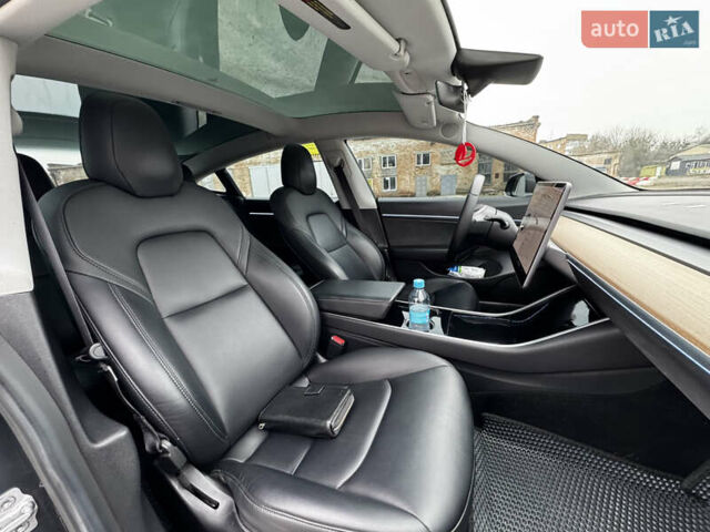 Серый Тесла Модель 3, объемом двигателя 0 л и пробегом 125 тыс. км за 17999 $, фото 11 на Automoto.ua