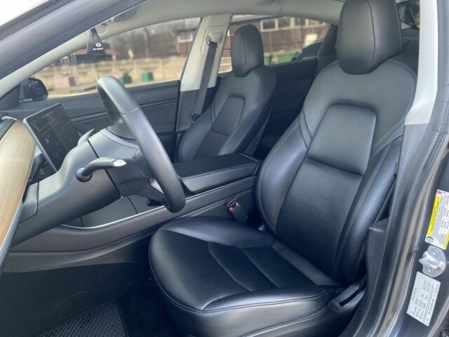 Серый Тесла Модель 3, объемом двигателя 0 л и пробегом 91 тыс. км за 18300 $, фото 10 на Automoto.ua