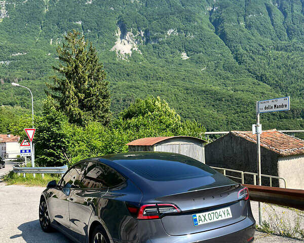 Серый Тесла Модель 3, объемом двигателя 0 л и пробегом 68 тыс. км за 19999 $, фото 3 на Automoto.ua