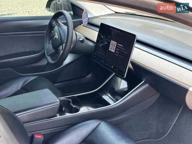 Тесла Модель 3 2019 у Вінниці на Automoto.ua Сірий Тесла Модель 3, об'ємом двигуна 0 л та пробігом 200 тис. км за 15999 $, фото 11 на Automoto.ua