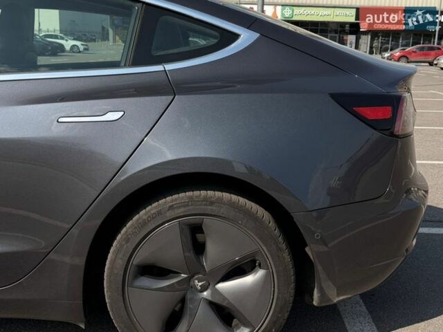 Серый Тесла Модель 3, объемом двигателя 0 л и пробегом 145 тыс. км за 18500 $, фото 8 на Automoto.ua