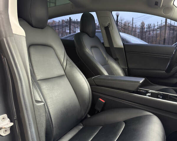 Сірий Тесла Модель 3, об'ємом двигуна 0 л та пробігом 103 тис. км за 15900 $, фото 13 на Automoto.ua