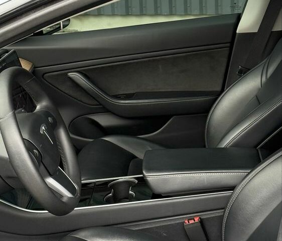 Сірий Тесла Модель 3, об'ємом двигуна 0 л та пробігом 63 тис. км за 21500 $, фото 7 на Automoto.ua