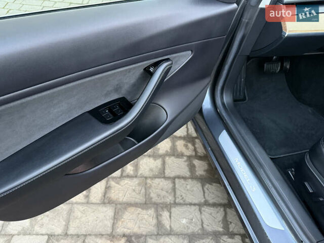 Серый Тесла Модель 3, объемом двигателя 0 л и пробегом 54 тыс. км за 18899 $, фото 10 на Automoto.ua