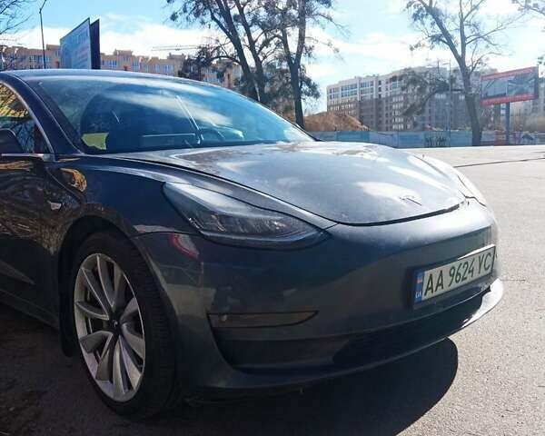 Серый Тесла Модель 3, объемом двигателя 0 л и пробегом 240 тыс. км за 13200 $, фото 2 на Automoto.ua