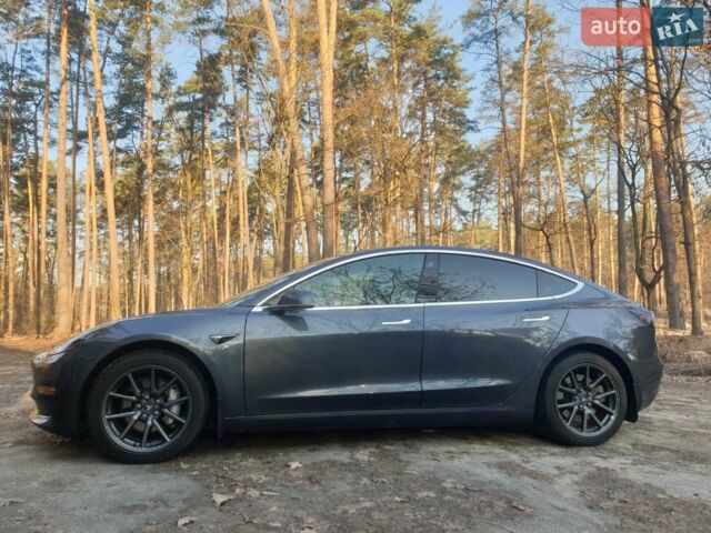 Серый Тесла Модель 3, объемом двигателя 0 л и пробегом 70 тыс. км за 18500 $, фото 3 на Automoto.ua