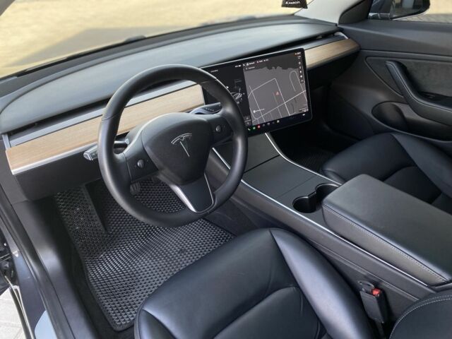 Серый Тесла Модель 3, объемом двигателя 0 л и пробегом 91 тыс. км за 18300 $, фото 9 на Automoto.ua