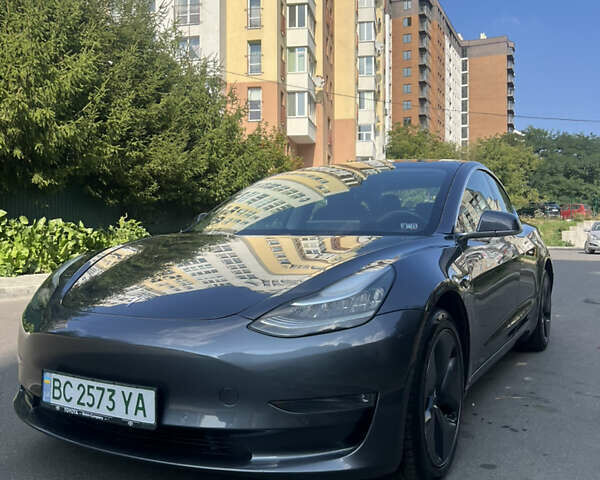 Серый Тесла Модель 3, объемом двигателя 0 л и пробегом 90 тыс. км за 15500 $, фото 1 на Automoto.ua