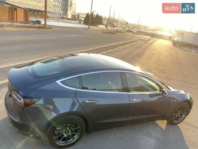 Серый Тесла Модель 3, объемом двигателя 0 л и пробегом 45 тыс. км за 30000 $, фото 2 на Automoto.ua