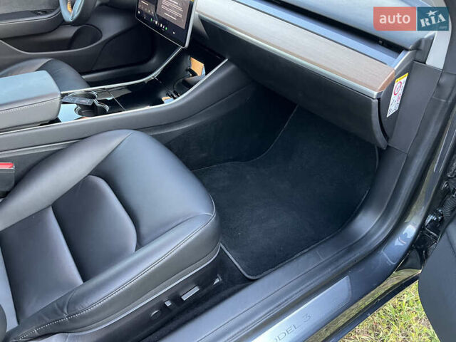 Серый Тесла Модель 3, объемом двигателя 0 л и пробегом 69 тыс. км за 17600 $, фото 8 на Automoto.ua