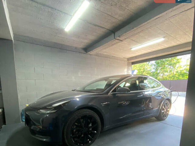 Серый Тесла Модель 3, объемом двигателя 0 л и пробегом 140 тыс. км за 14000 $, фото 2 на Automoto.ua