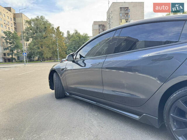 Серый Тесла Модель 3, объемом двигателя 0 л и пробегом 81 тыс. км за 21500 $, фото 6 на Automoto.ua