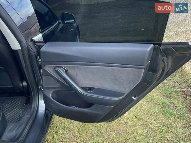 Серый Тесла Модель 3, объемом двигателя 0 л и пробегом 129 тыс. км за 20900 $, фото 11 на Automoto.ua