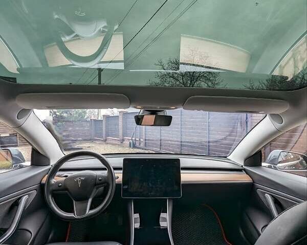 Серый Тесла Модель 3, объемом двигателя 0 л и пробегом 68 тыс. км за 23500 $, фото 15 на Automoto.ua