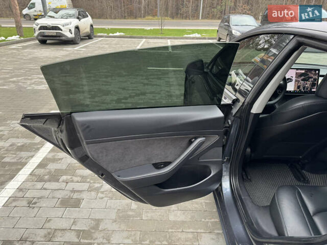 Сірий Тесла Модель 3, об'ємом двигуна 0 л та пробігом 62 тис. км за 17400 $, фото 16 на Automoto.ua