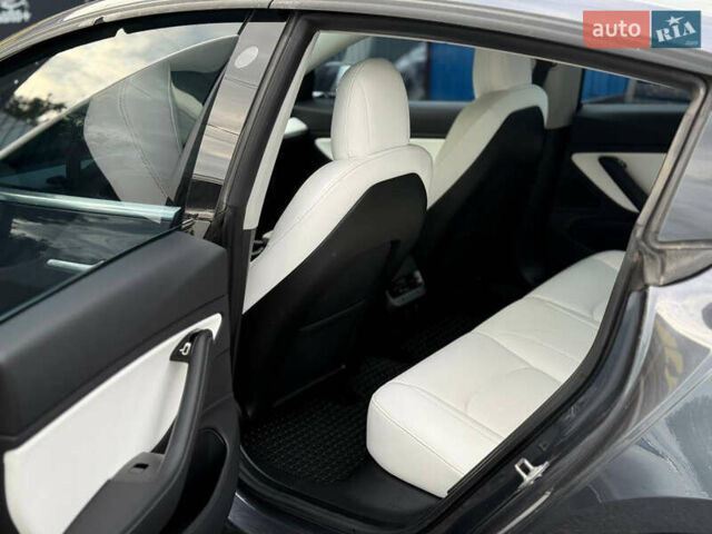 Тесла Модель 3 2019 у Хмельницькому на Automoto.ua Сірий Тесла Модель 3, об'ємом двигуна 0 л та пробігом 205 тис. км за 17399 $, фото 11 на Automoto.ua